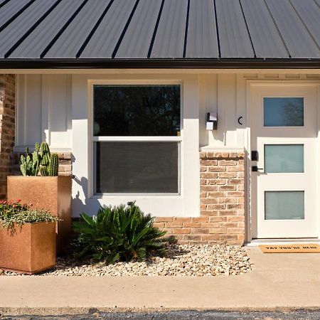 Midcentury Couples Designer Loft - Casa Tuya Apartment Austin Exterior photo