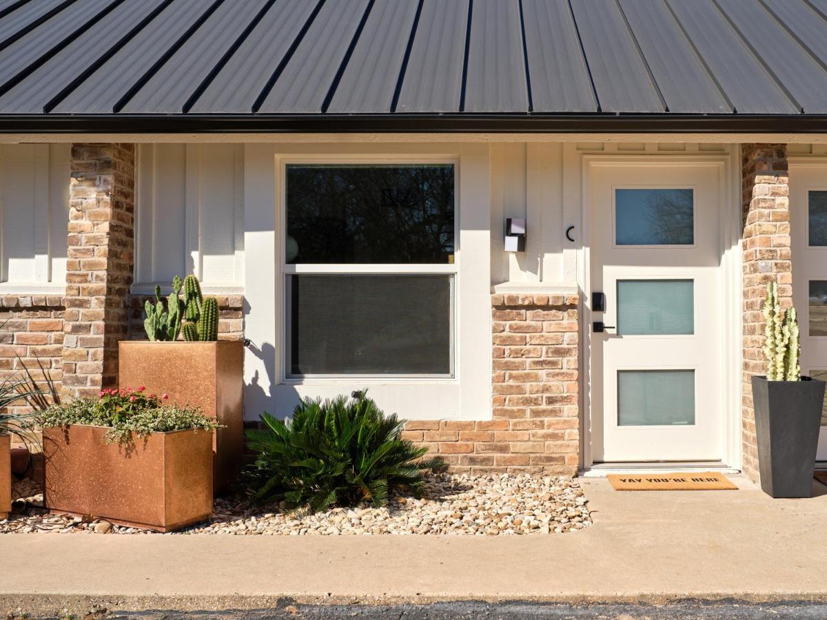 Midcentury Couples Designer Loft - Casa Tuya Apartment Austin Exterior photo